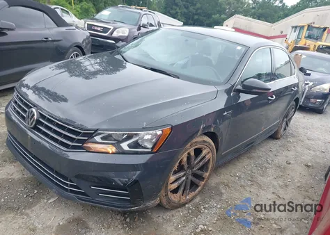 2017 Volkswagen Passat 1.8T R-Line из США, поврежденный, VIN 1VWDT7A38HC035581